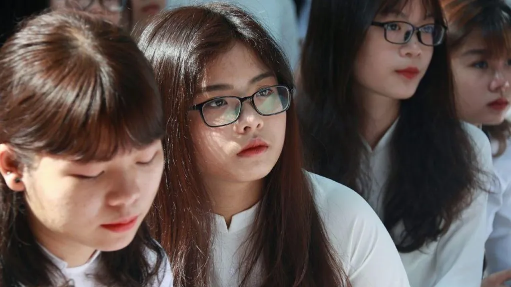 Đống sinh hoạt phí, tiền xăng xe và ăn uống là mối lo lớn cho nhiều bạn sinh viên và phụ huynh